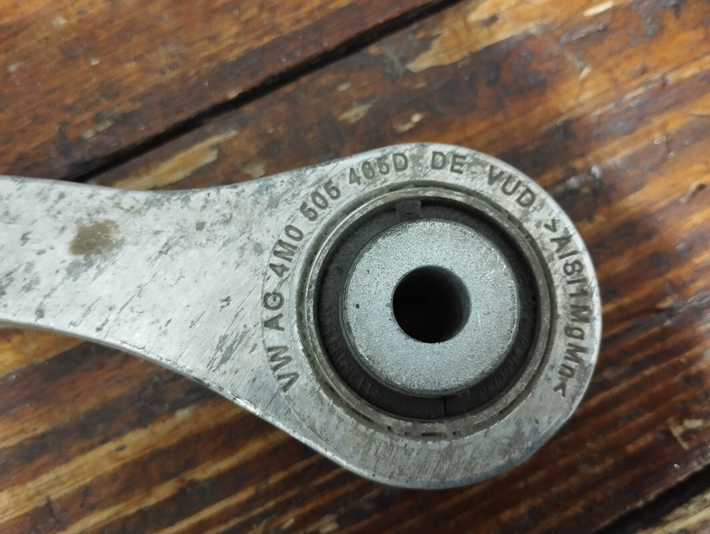 Стойка заднего стабилизатора Audi Q7 (4M)  Б/У Оригинал 4M0505465D