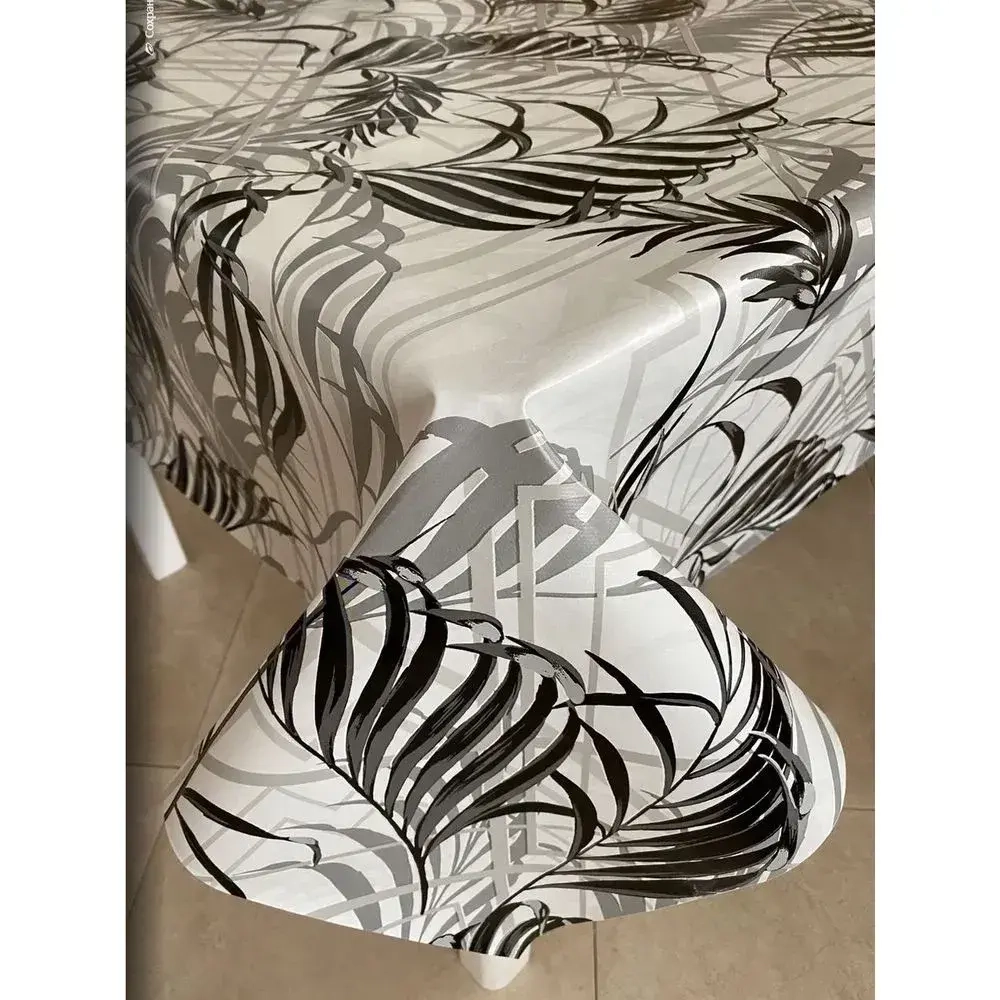 Клеенка в упаковке Mirella 100204В