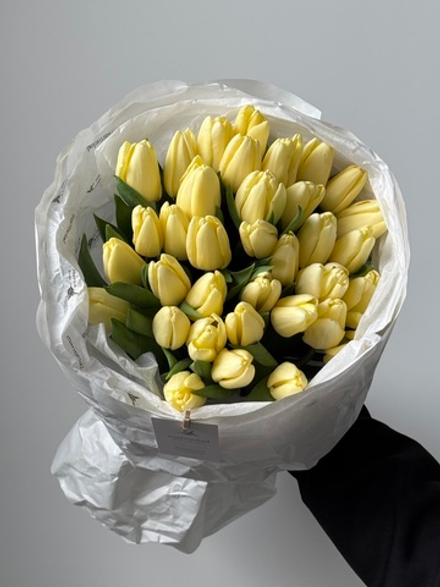 Букет из 35 лимонного тюльпана- M доступен к заказу с 3.03.2026