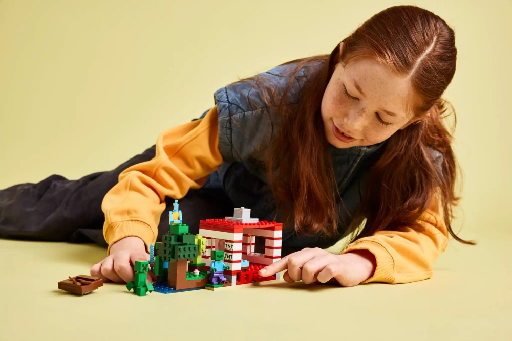 Конструктор LEGO Minecraft 21275 Дом в джунглях TNT