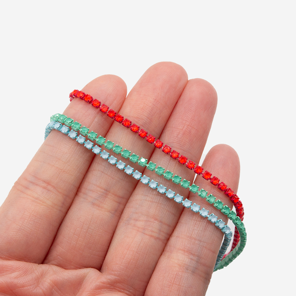 Матовая стразовая цепь, 2мм, красный кристалл в красных цапах