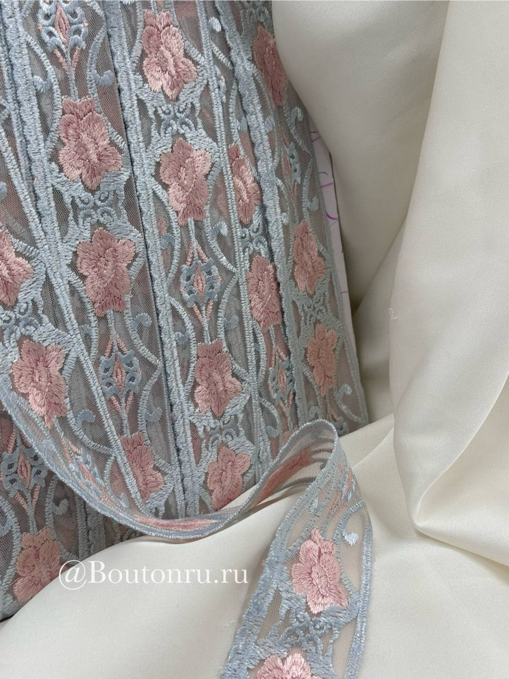 Кружево голубое с розовыми цветами 35 мм