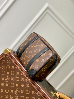 Louis Vuitton Pochette Kasai