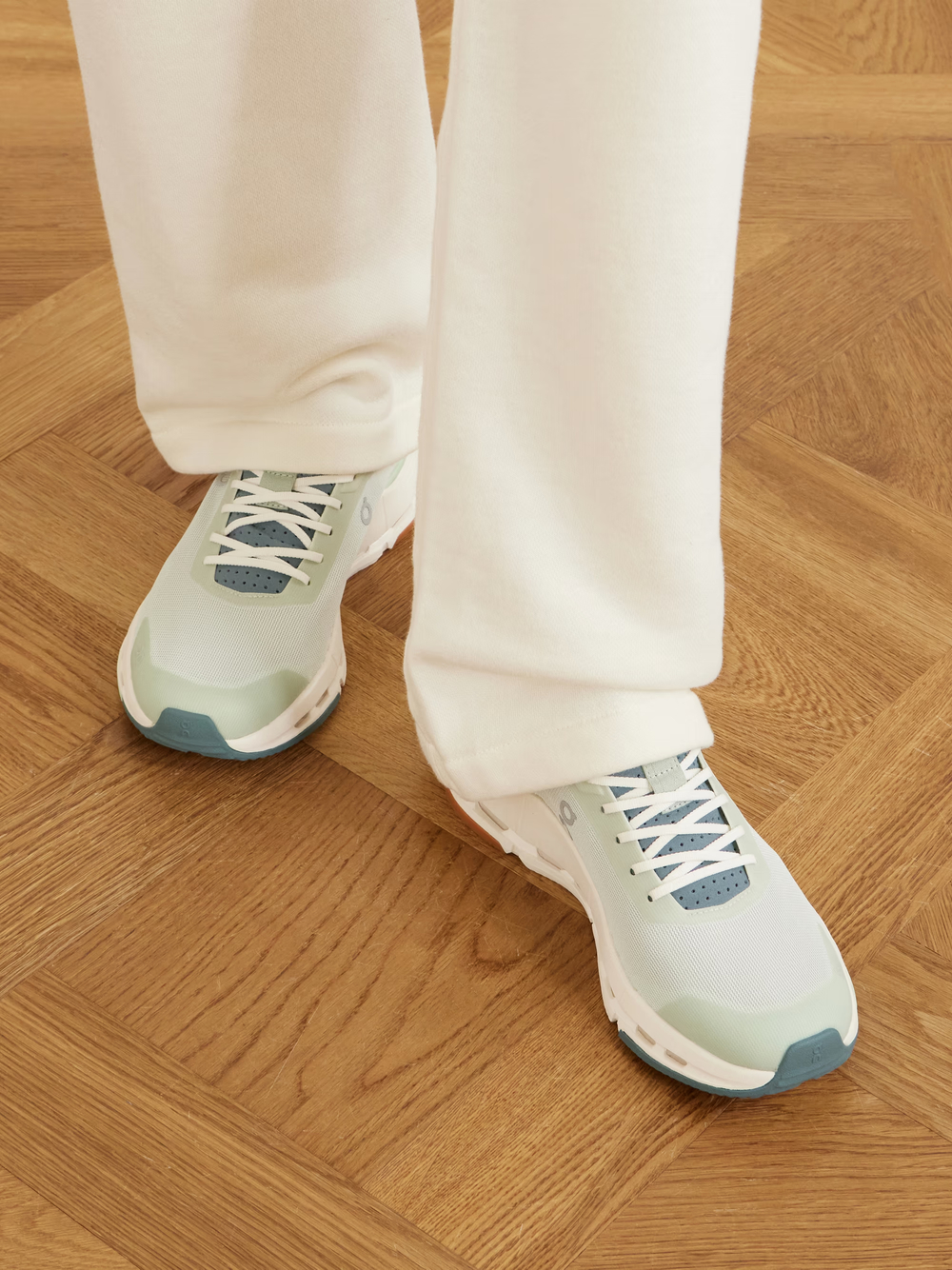 Женские Кроссовки On Cloudnova Form 2