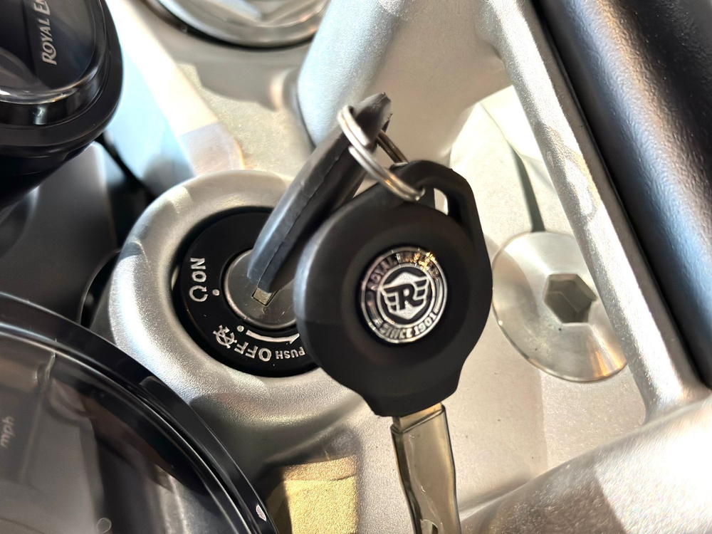 Royal Enfield Super Meteor 650 Interstellar Green (Mid)