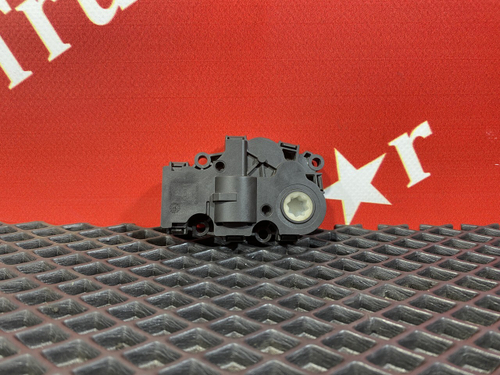 Моторчик заслонки отопителя 2018г