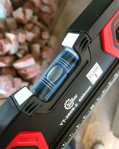 Уровень магнитный 80см, 3 глазка, двуручный, фрезерованный