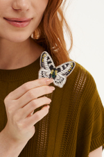 8443 Брошь (молочно-серый)