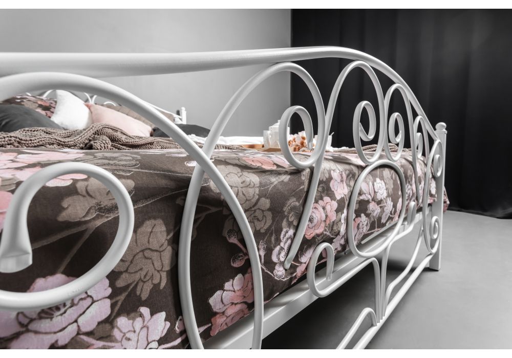 Полутораспальная кровать Викси 140х200 белая