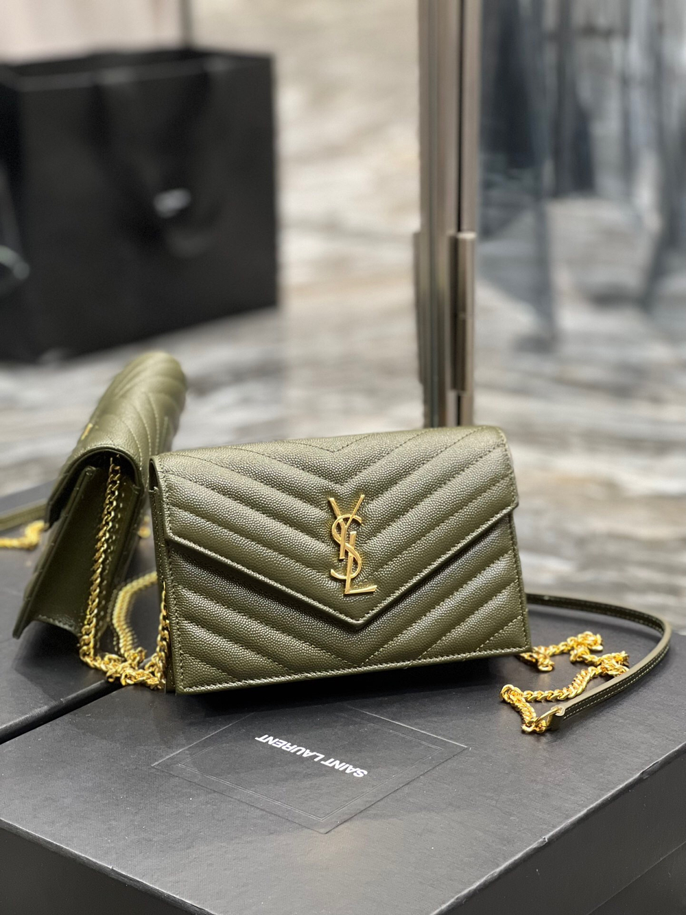 Saint Laurent WOC 19 cm