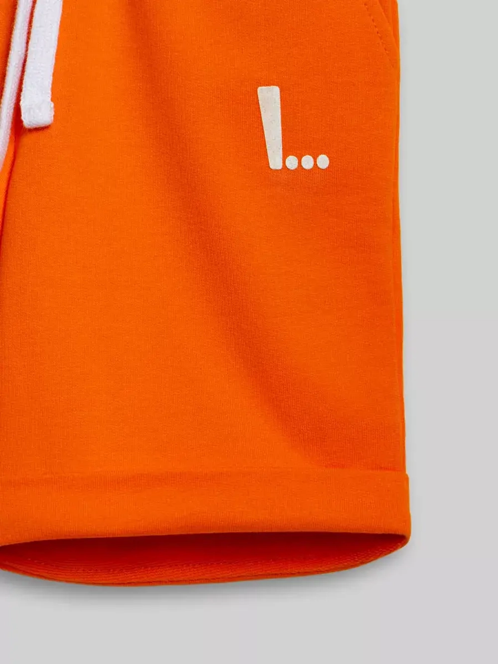 Спортивные шорты для мальчика в садик