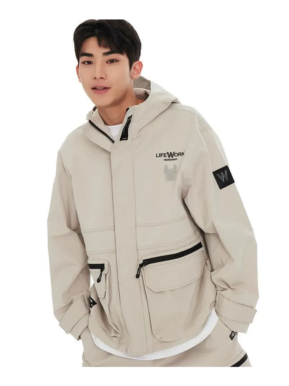 Куртка с капюшоном и карманами