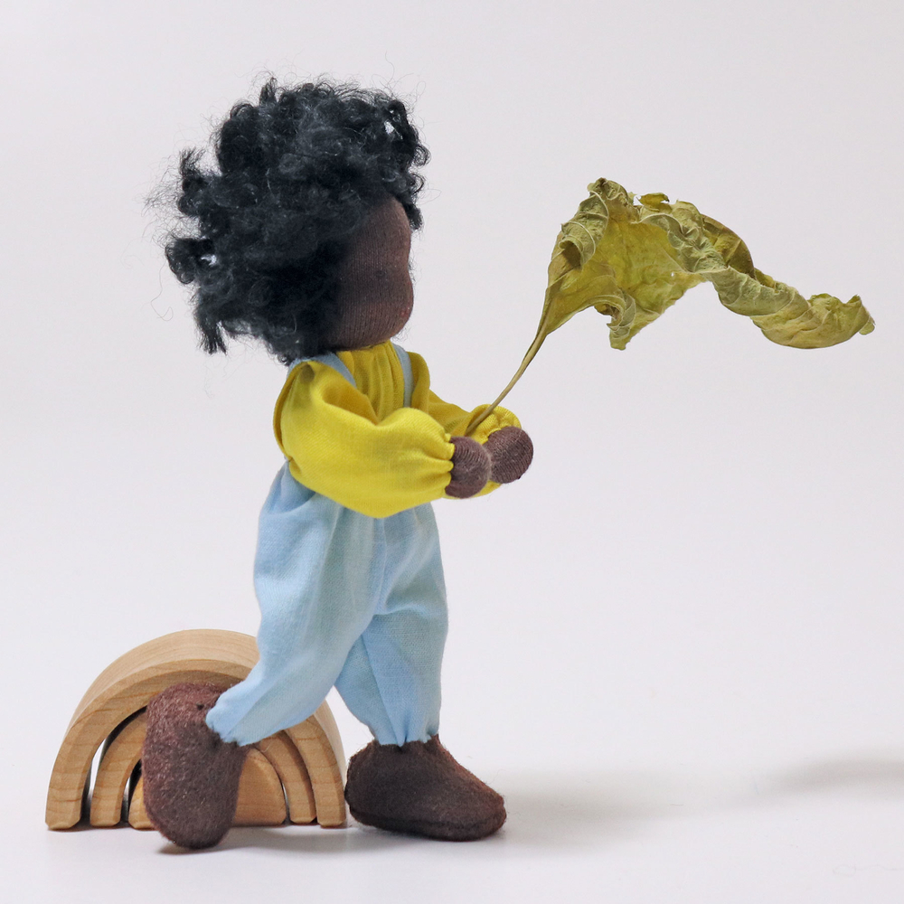 Вальдорфская кукла "Мальчик афро", 13 см