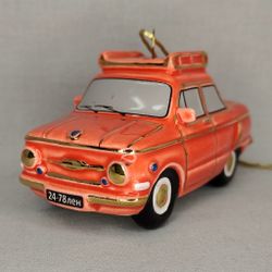 Фарфоровая ёлочная игрушка Запорожец Ушастый с багажником