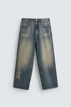 ZARA ДЖИНСЫ RELAXED FIT С ВЫШИВКОЙ NFL MIAMI DOLPHINS, ВЫЦВЕТШИЙ СИНИЙ