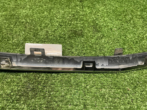 Молдинг решетки радиатора Mercedes V W447 (14-нв)