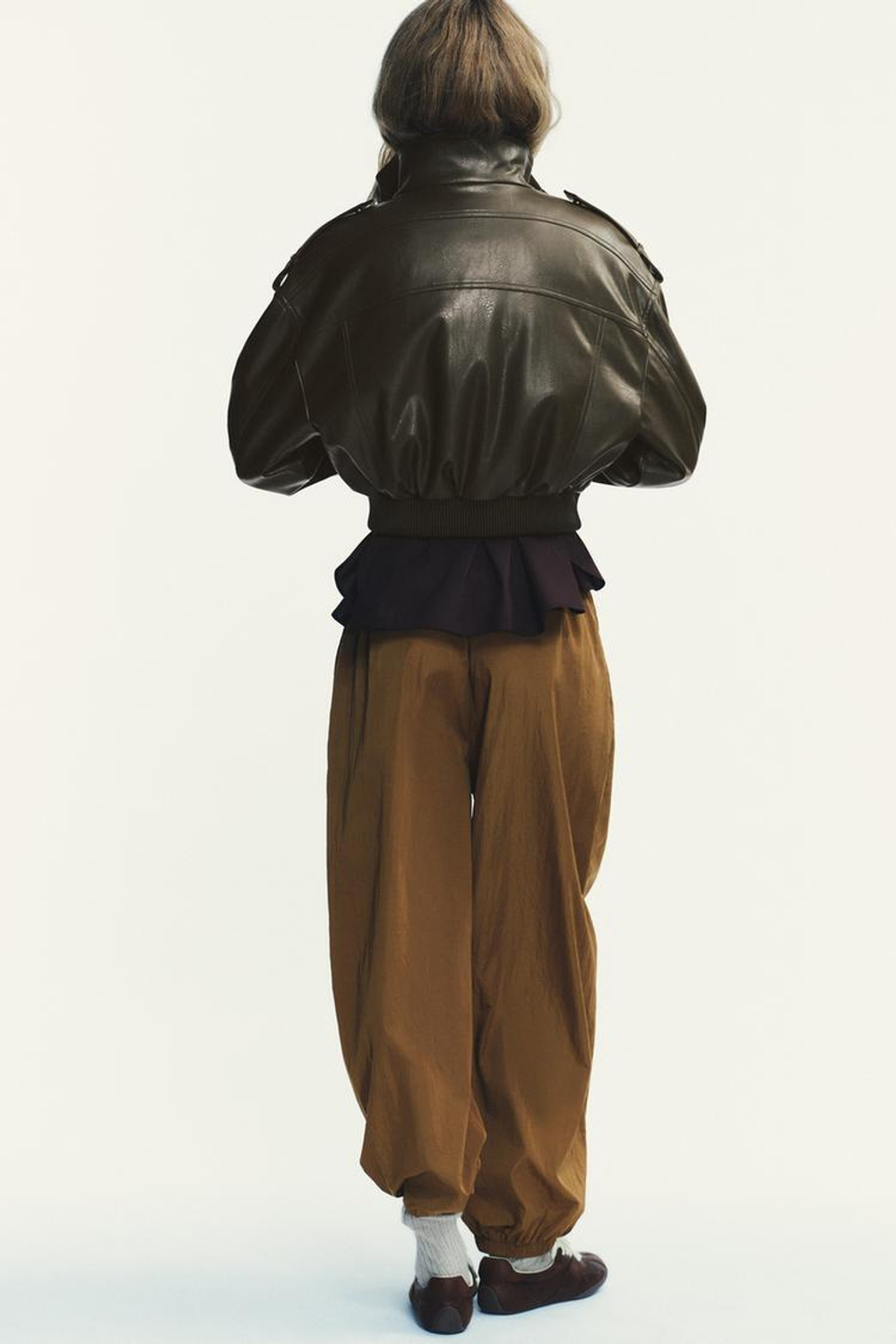 ZARA УКОРОЧЕННАЯ КУРТКА ИЗ ИСКУССТВЕННОЙ КОЖИ, ПЫЛЬНЫЙ ХАКИ