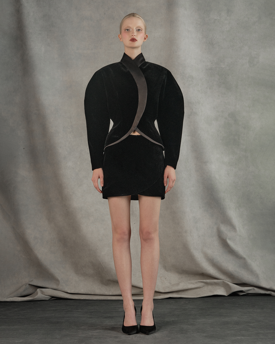 Объемный жакет из бархата и атласа