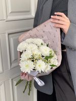 Авторский кулек из хризантемы, ромашки и альстромерии