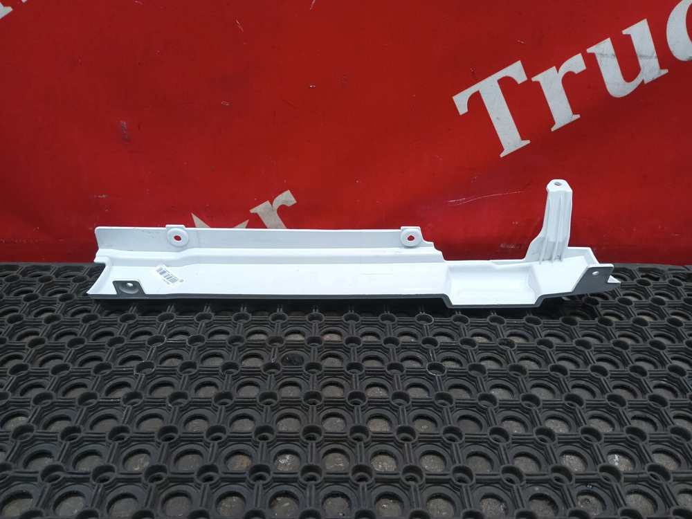 Накладка угла кабины правая 2022г