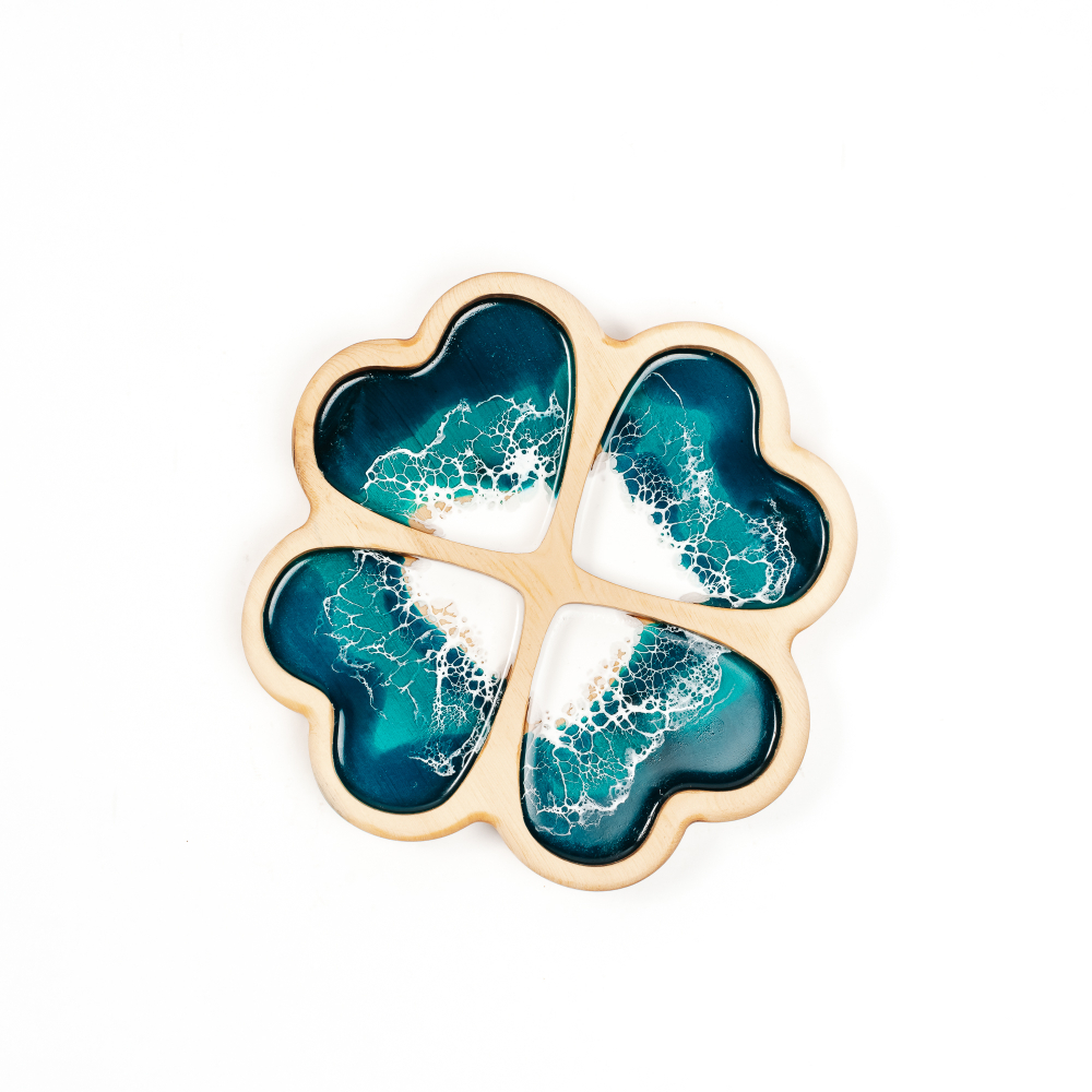 Деревянная менажница из кедра "Клевер" с эпоксидной смолой