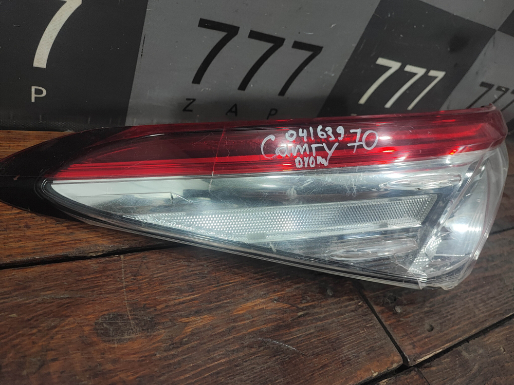 Фонарь задний левый LED Toyota Camry (XV70) 17-нв Б/У Оригинал 8156033690