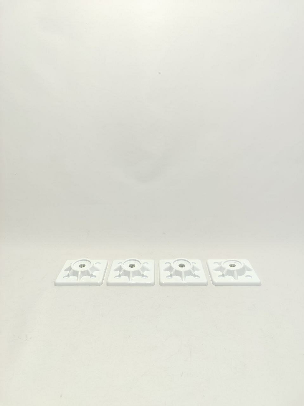 Крепление для мебельных ножек Ширина 7 см, диаметр отв 10мм/ 4 штуки