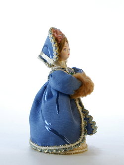 Кукла фарфоровая Барышня в капоре и шубке 19 века