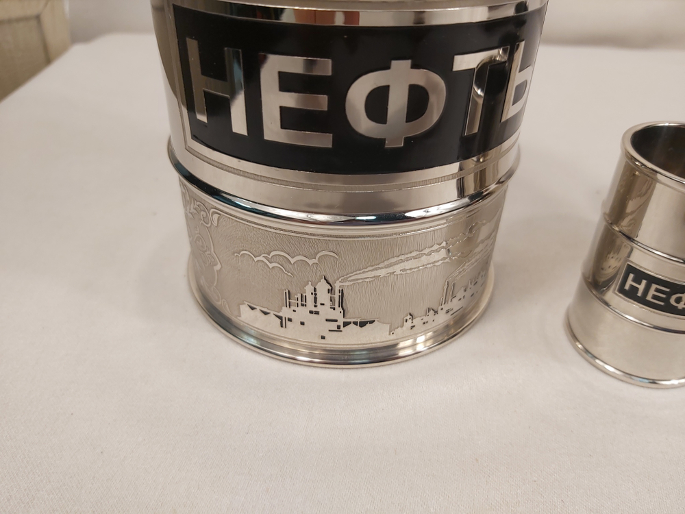 Подарочный набор со штофом "Подарок нефтянику"