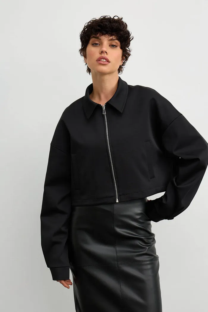 Куртка с воротом укороченная черного цвета