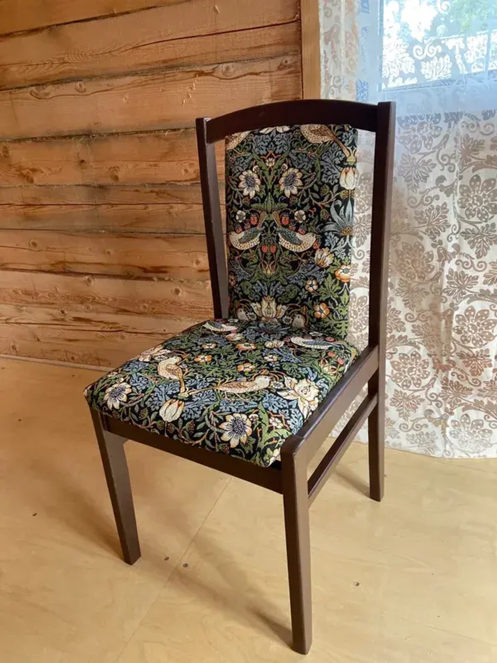 Гобеленовая ткань Земляничные воришки чёрный фон 175 см