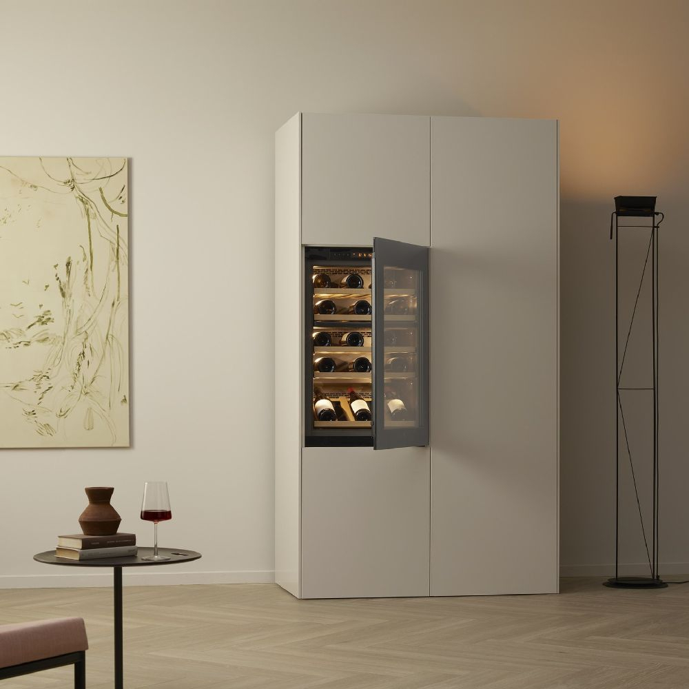 Винные шкафы WineCooler V4000 90 WC4T-51102 R черное стекло