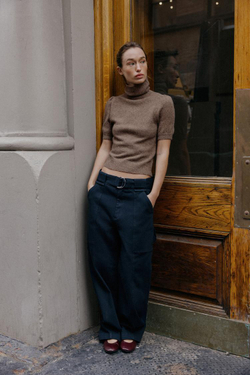 ZARA ДЖЕМПЕР С КОРОТКИМИ ОБЪЕМНЫМИ РУКАВАМИ, СЕРОВАТО-КОРИЧНЕВЫЙ