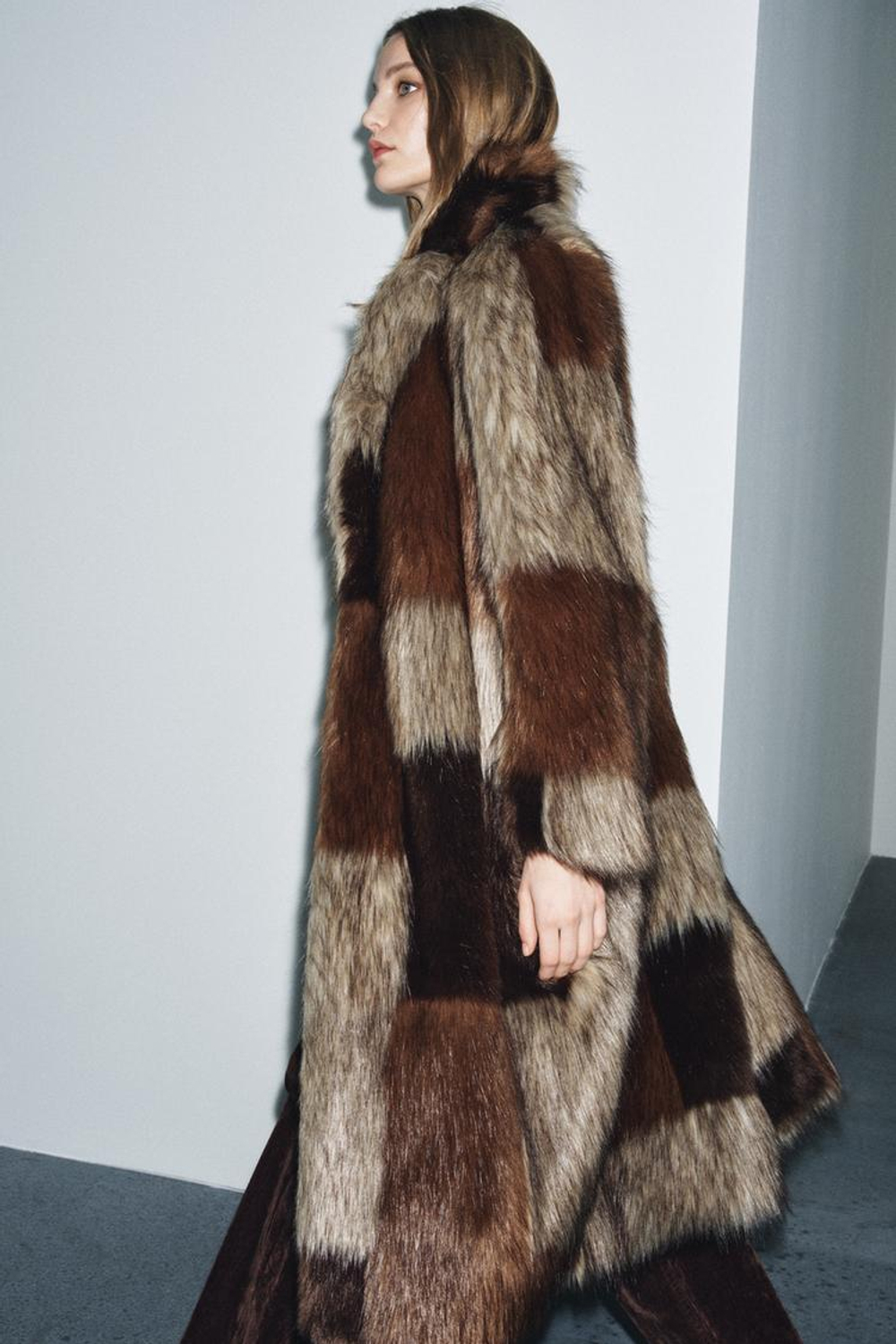 ZARA ШУБА ИЗ ИСКУССТВЕННОГО МЕХА В СТИЛЕ ПЭЧВОРК — ZW COLLECTION LIMITED EDITION, РАЗНОЦВЕТНЫЙ