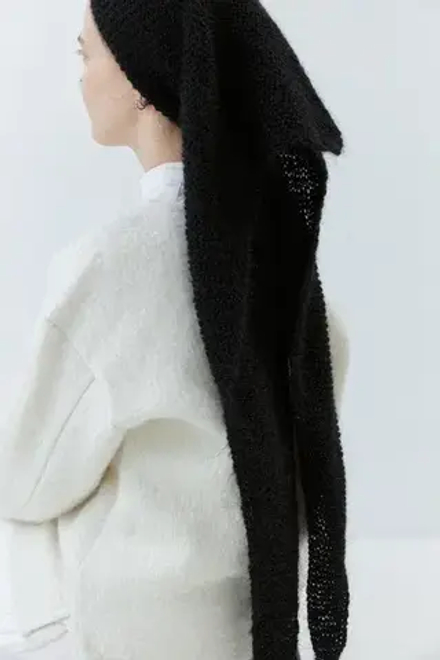 Косынка из мохера черного цвета