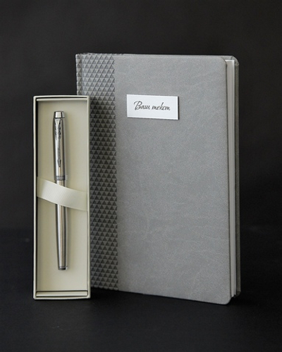 Подарочный набор с гравировкой: Ежедневник (цвет на выбор) и ручка роллер Parker IM Stainless Steel CT