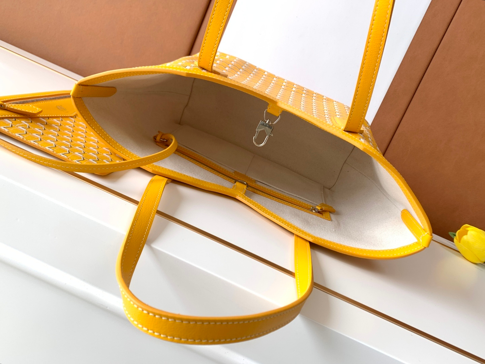 Moynat M Tote PM
