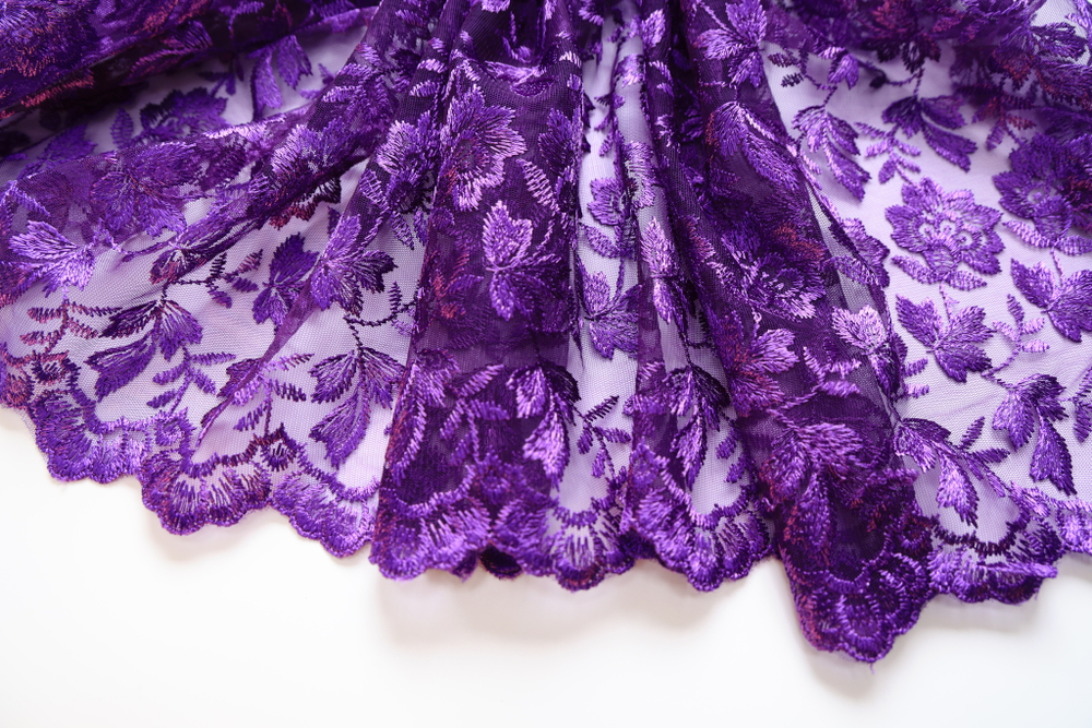 Вышивка на сетке фиолетовая