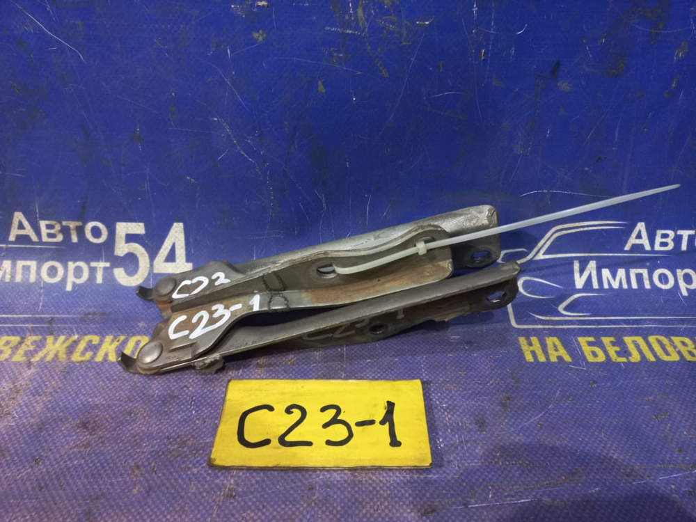 Петля капота правая NISSAN SERENA 1991