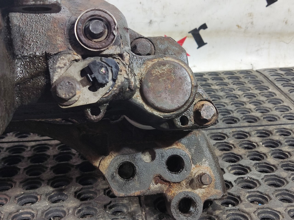 Суппорт передний левый