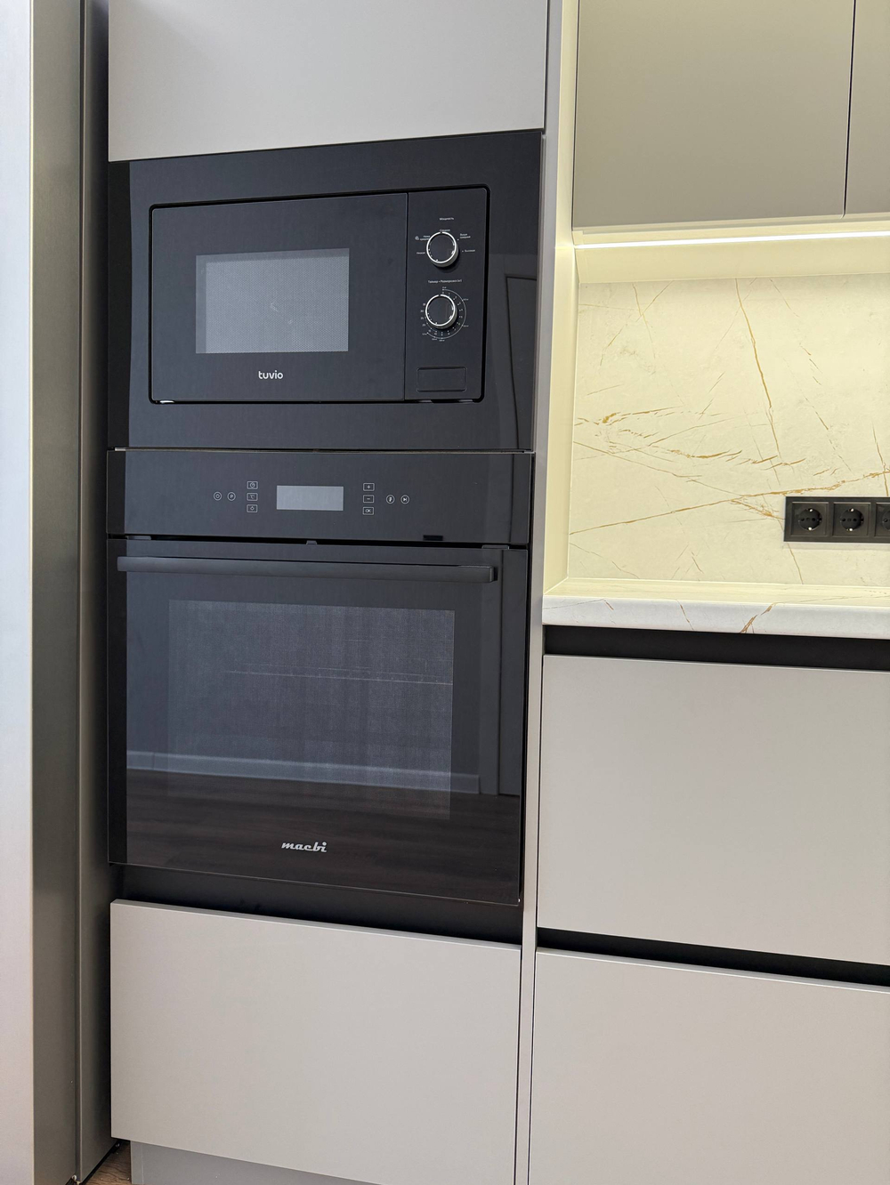 МОДУЛЬНАЯ КУХНЯ Аттика Gola Plastic АКРИЛИТ( АТТИКА ГОЛА )В НАЛИЧИИ ПО ВАШИМ РАЗМЕРАМ