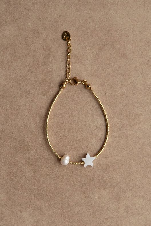 Браслет из золотого бисера с перламутровой звездой / Для меня / POUR MOI