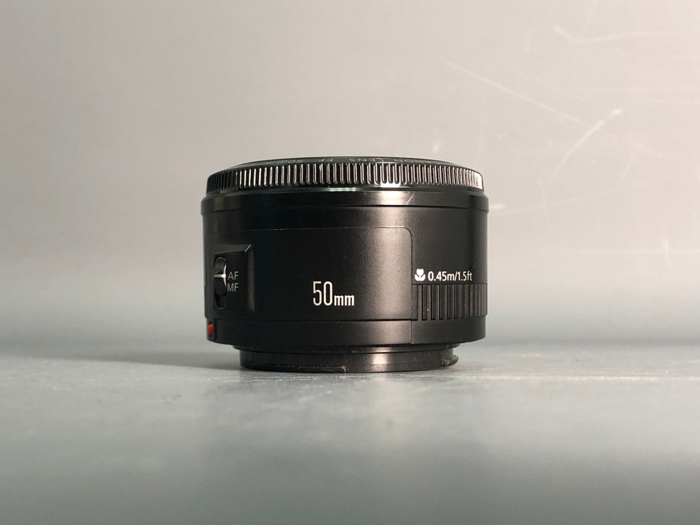 Canon EF 50mm 1.8 II пыль под линзой