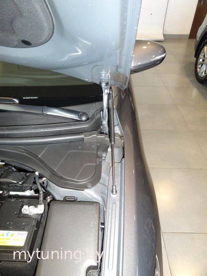 Амортизаторы (упоры) капота для Hyundai Elantra 6(VI)
