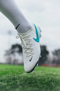 Бутсы Nike Phantom Luna 2 Elite FG - белый