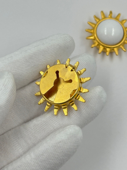 Накладка на пуговицу Солнце с белой вставкой