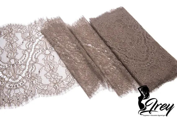 01-38 Кружево шантильи 26 см, кофе