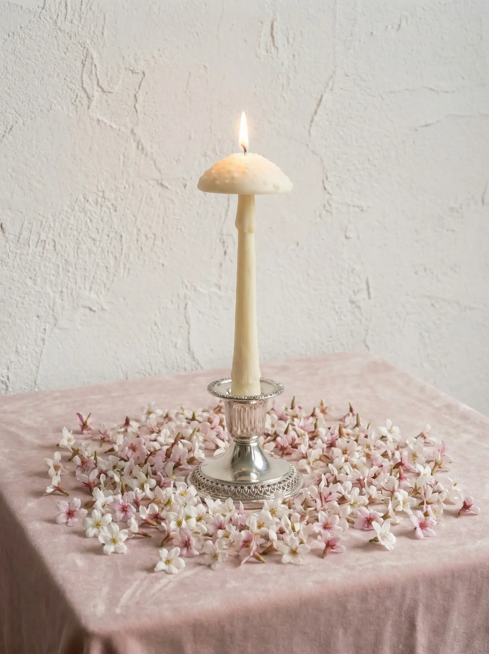 Свеча "Гриб Мухомор" белого цвета