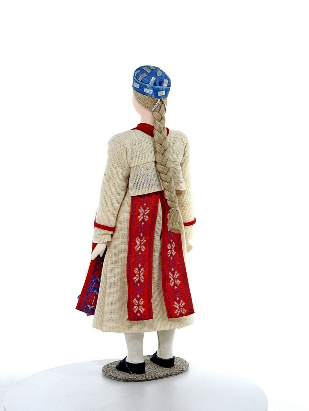 Кукла интерьерная фарфоровая в костюме Водь