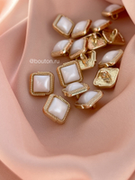 Пуговицы квадрат белые